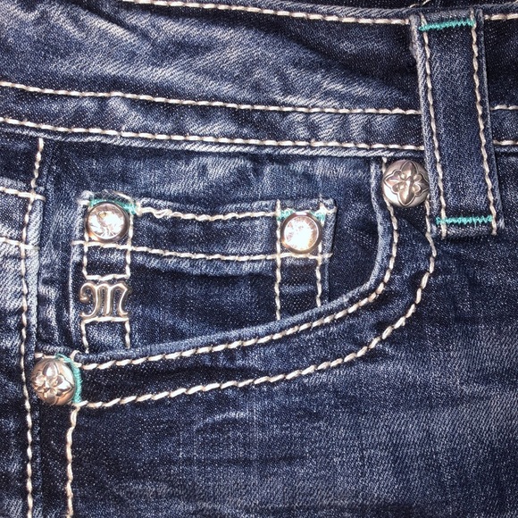 Miss Me Jean Signature Mid-Shorts - Picture 3 of 13